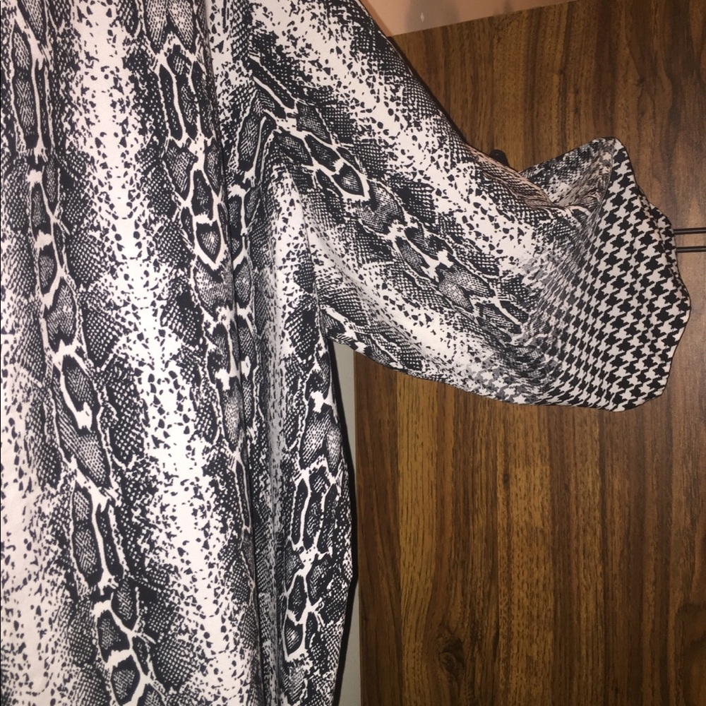 Plus Size Top - Picture 3 of 6